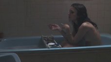 Кира Найтли принимает ванну