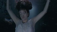 2. Пенелопа Крус в ночнушке под водой – Женщина сверху