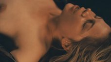 4. Секс на полу с Мишель Уильямс – Валентинка