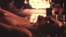 Секс с Синтией Бримхолл у камина