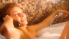 Екатерина Гусева ублажает себя в ванной
