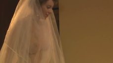 3. Наталья Костенева в сексуальном свадебном платье – Аннушка