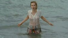 Яна Есипович в мокрой блузке