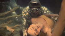 5. Сексуальная Анастасия Вертинская под водой – Человек-амфибия