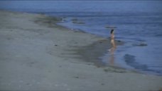 4. Обнаженная Майя Эглите на пляже – Бешеное золото