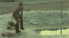 Тамара Акулова купается в проруби