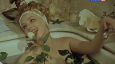 Ольга Толстецкая в ванной с розами