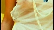 4. Жанна Фриске засветила грудь на MTV 