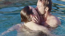 5. Секс с Тильдой Суинтон в бассейне – Большой всплеск