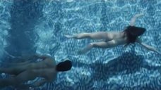3. Ирина Виноградова плавает голой в бассейне – Отель