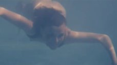 7. Ирина Виноградова плавает голой в бассейне – Отель