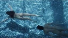 9. Ирина Виноградова плавает голой в бассейне – Отель
