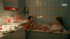 1. Ксения Суркова принимает ванну с женихом – Ольга