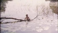 2. Анна Матюхина топлесс купается в озере – Третья планета