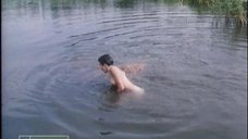 3. Анна Матюхина топлесс купается в озере – Третья планета