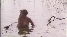 8. Анна Матюхина топлесс купается в озере – Третья планета