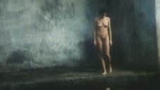 4. Полностью голая Инна Пиварс – Отражение в зеркале