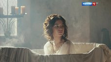 10. Мария Андреева принимает ванну в рубашке – София