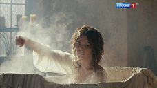 8. Мария Андреева принимает ванну в рубашке – София