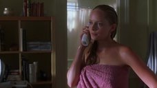 17. Мокрая Марли Шелтон в полотенце – День Святого Валентина (2001)