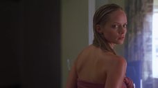 18. Мокрая Марли Шелтон в полотенце – День Святого Валентина (2001)