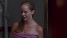 22. Мокрая Марли Шелтон в полотенце – День Святого Валентина (2001)