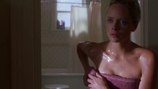 5. Мокрая Марли Шелтон в полотенце – День Святого Валентина (2001)