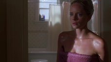 6. Мокрая Марли Шелтон в полотенце – День Святого Валентина (2001)