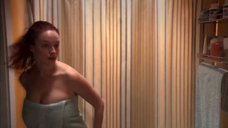 Кристина Хендрикс в полотенце
