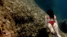 2. Лара Пулвер в красном купальнике – Флеминг