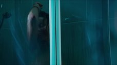 10. Сексуальная сцена с Ириной Старшенбаум в душе – Притяжение