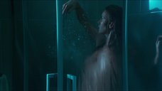 7. Сексуальная сцена с Ириной Старшенбаум в душе – Притяжение