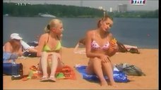 3. Аппетитные Анна Антонова и Ольга Медынич отдыхают на пляже – Женская лига