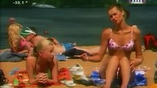 7. Аппетитные Анна Антонова и Ольга Медынич отдыхают на пляже – Женская лига