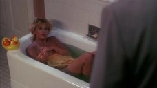 6. Голди Хоун принимает ванну – Дикие кошки