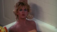 9. Голди Хоун принимает ванну – Дикие кошки
