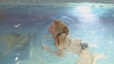 2. Анна Лутцева плавает в бассейне – Бандитский Петербург 8: Терминал