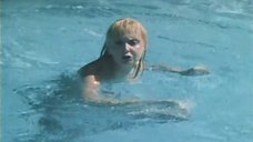 10. Екатерина Зинченко плавает в бассейне – Жених из Майами