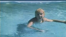 11. Екатерина Зинченко плавает в бассейне – Жених из Майами