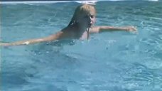 12. Екатерина Зинченко плавает в бассейне – Жених из Майами