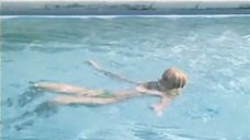 2. Екатерина Зинченко плавает в бассейне – Жених из Майами