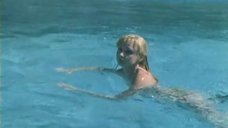 3. Екатерина Зинченко плавает в бассейне – Жених из Майами