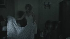 3. Дарья Мороз в ночнушке – Дом с лилиями