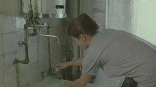 3. Елена Цыплакова принимает холодный душ – Счастливая, Женька!