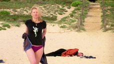 10. Задумчивая Кейт Бланшетт в трусиках на пляже – Маленькая рыбка