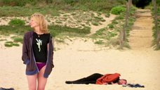 7. Задумчивая Кейт Бланшетт в трусиках на пляже – Маленькая рыбка