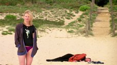 9. Задумчивая Кейт Бланшетт в трусиках на пляже – Маленькая рыбка