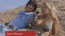 3. Соблазнительная Арина Махова в купальнике на съемках для журнала FHM 