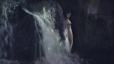 1. Полностью голая Анастасия Макарова у водопада – Ефросинья