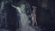 4. Полностью голая Анастасия Макарова у водопада – Ефросинья